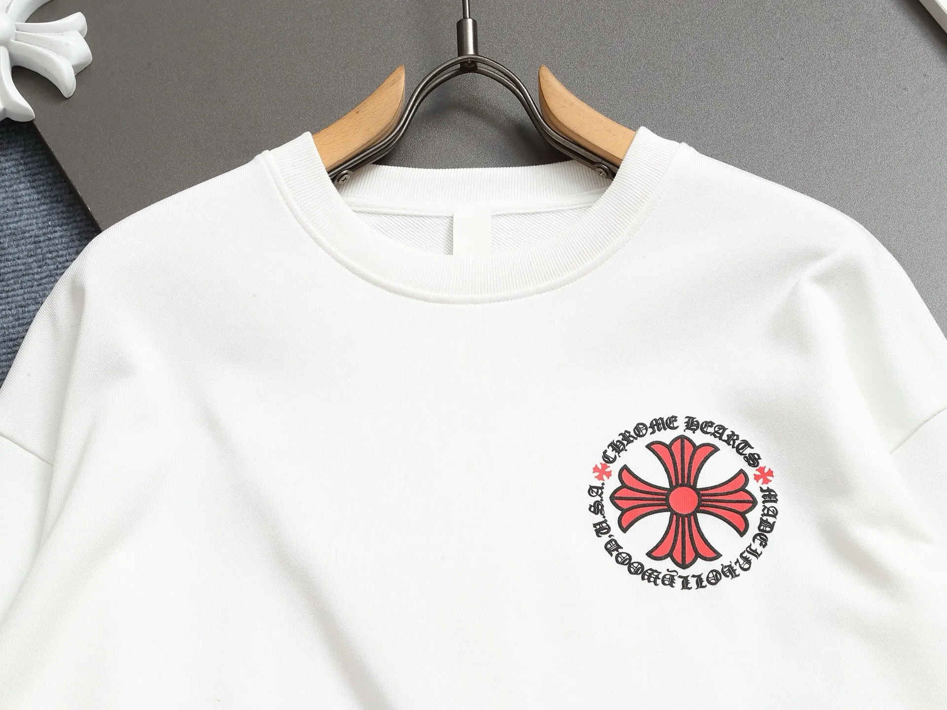P230 Chrome hearts ch Chrome hearts cross printed round neck sweatshirt, large version, loose and stylish, low version, slim version, upper body and crotch pull, 100% commitment: top quality, not fast food, the highest version on the market, top quality, 420g, 26 custom-dyed double yarn cotton, same style for men and women, complete with three standards. Color: Black White Size: XS-L